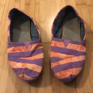 Pink and purple striped Toms